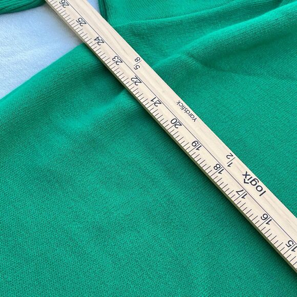 Made in Turkey , two piece set size L Kelly Green top and skirt. - Picture 9 of 13